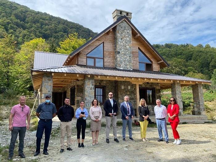 Bölgesel Kalkınma Bakanı Enis Kervan, Junik Belediyesini Ziyaret Etti