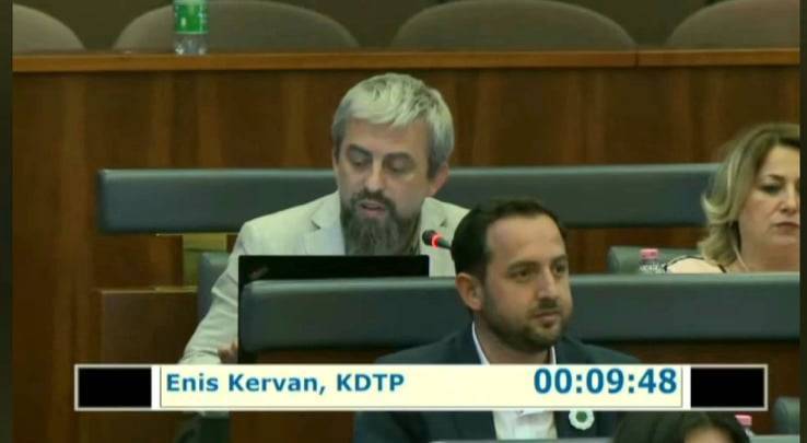 Meclis'te Türkçe ve Boşnakça Ders Kitapları Sorunu Tartışıldı