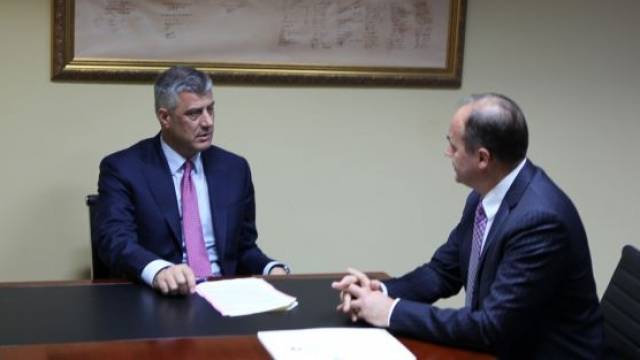 Enver Hoxhaj Görevini Hashim Thaçi'ye Devretti