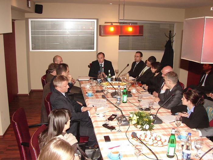 Bakan Hoxhaj Prizren Üniversitesi İçin Büyükelçiliklerden Destek İstedi