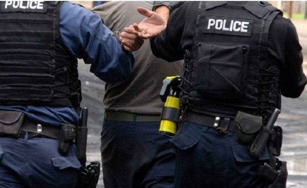 Polis, Uyuşturucu Bulundurmaktan 11 Kişiyi Tutukladı
