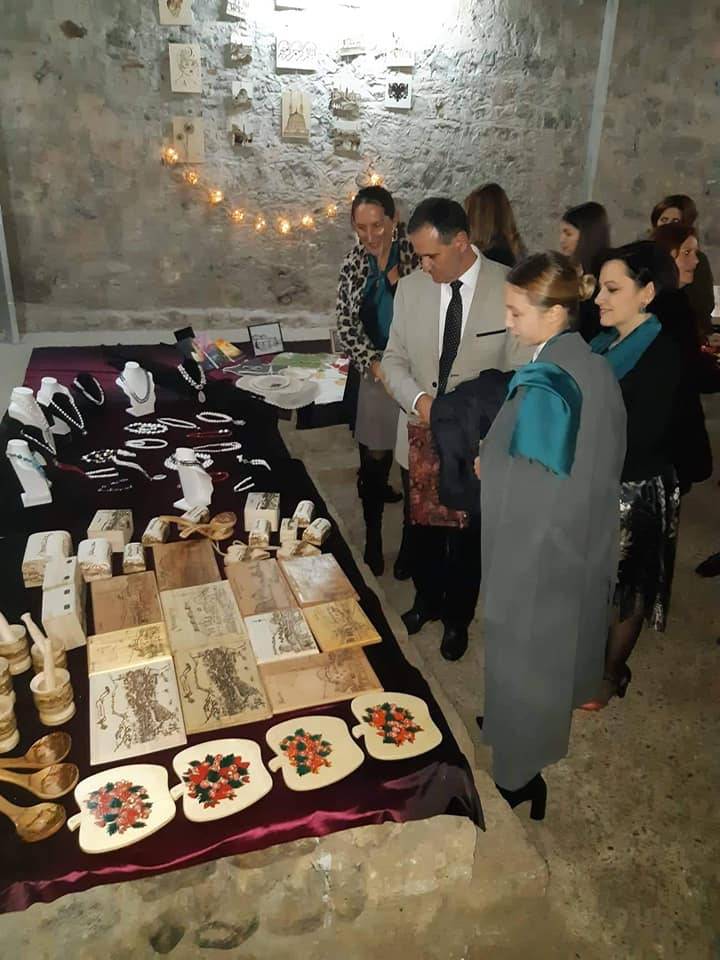 Prizren Hamamı’nda Sanata Dönüşen Altın Elle Sergisi