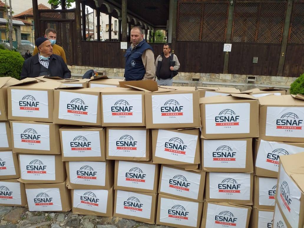 Esnaf Derneği’nden 435 Koli Gıda ve Hijyen Yardımı