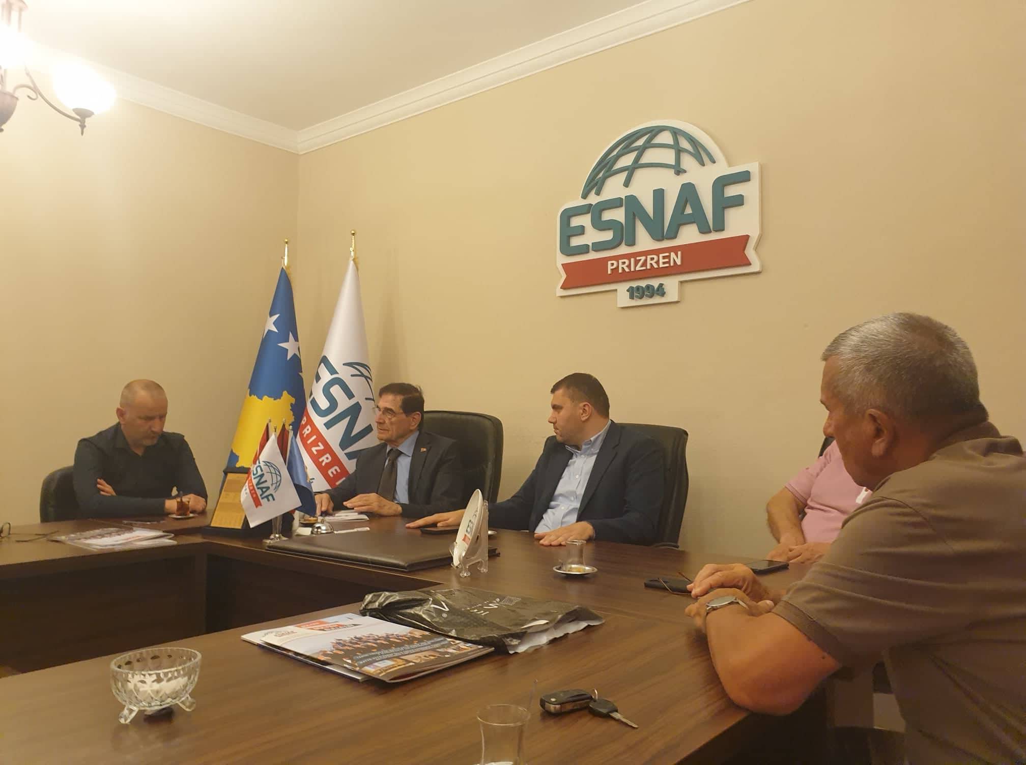 Esnaf Derneği’nden İzzet Altuntaş’a Teşekkür Belgesi