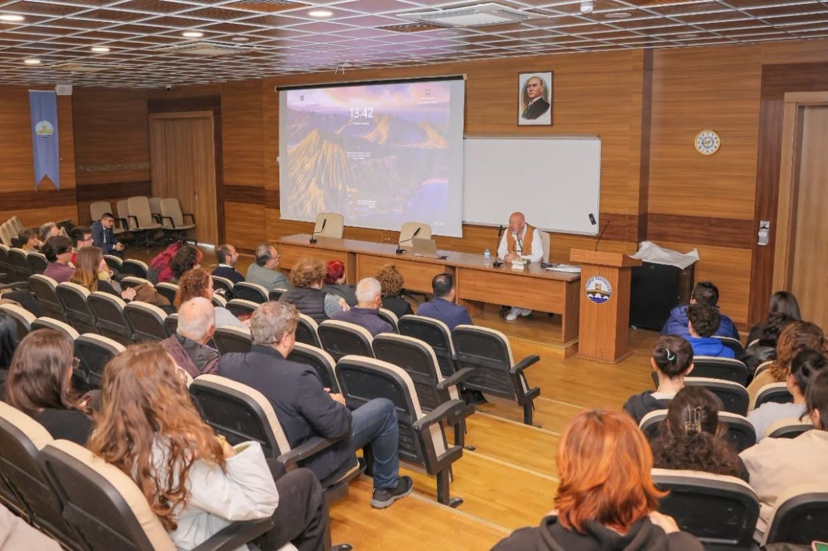  Ethem Baymak, Trakya Üniversitesi Öörencileriyle Buluştu