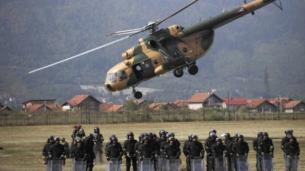 Bosna Hersek'te EUFOR'a ait helikopter düştü     