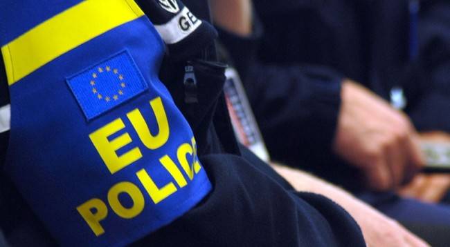 EULEX Yargıcı Ses Bombası ile Saldırıldı