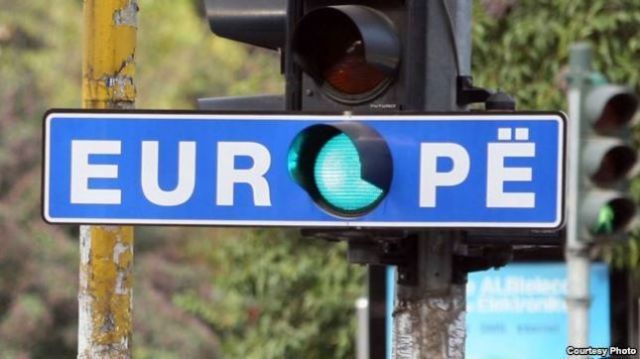 Lunaçek ve Fajon Kosova İçin Vize Muafiyeti İstiyor