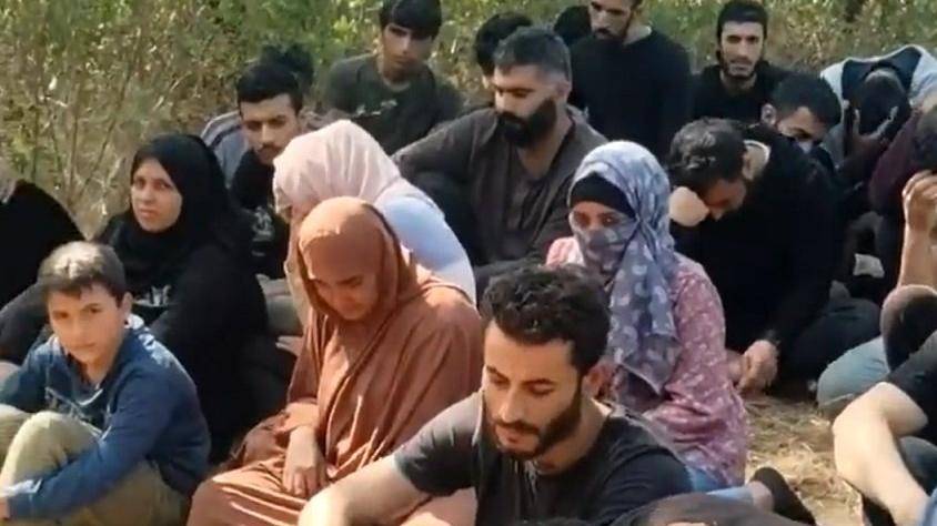 Yunanistan’ın geri ittiği onlarca Suriyeli, küçük bir adacıkta mahsur kaldı