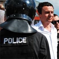 Polis Hazır,  Vetevendosje De Kararlı