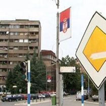 Paralel Mitroviça Belediyesi'ne "Molotof Kokteyli" Saldırı