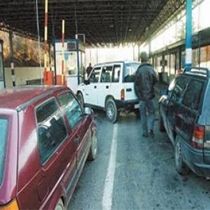 Kosova-Makedonya Sınırında Uzun Kuyruklar