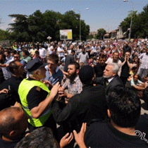 Katıl (Bashkohu) Hareketi  Yeni Camii Yerinden Memnun Değil