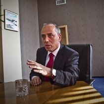 Lutfi Zharku da Kovuşturma Altında