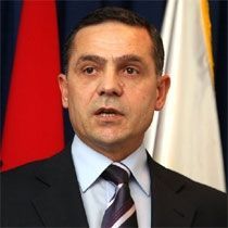 Isufi: Rexhepi Komisyon'a Rapor Vermekle Yükümlüdür