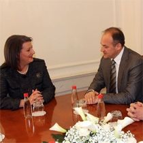 Jahjaga ve Hoxhaj'a Binlerce Avroluk Mobilya Masrafı