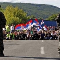 Kosovalı Sırplar Belgrat'da Protesto Düzenliyor