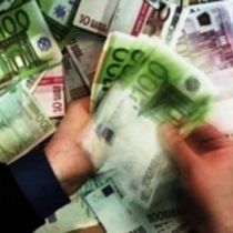 "Mitroviça Grubu" Para Aklamakla Suçlanıyor