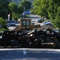 KFOR, Zveçan-Rudar Yolunu Abluka Altına Aldı- Sırplar Toplanmaya Başladı