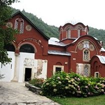 Patrikhaneyi Polis, Deçan Manastırını KFOR Koruyor