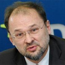 Kacin: Paralel Kurumların Feshi,  Priştine'ye Düşmez