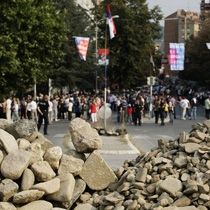 Mitroviça: Silahlı Sırplar Serbest Dolaşıyor