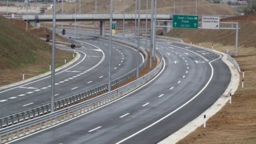“İbrahim Rugova” Otoyolunun Bir Kesiminde Araç Trafiğine Geçici Kısıtlama Getirildi