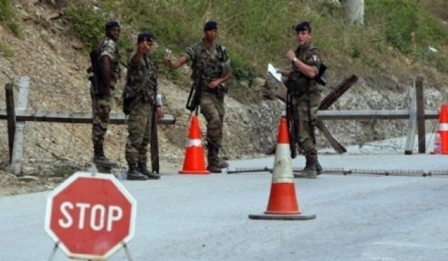 İtalyan KFOR'u Sırp Radikalcileri Durdurdu