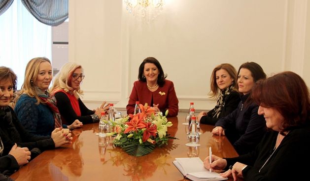 Jahjaga, Kadınlar Ekonomi Odası'nın Kurucu Gurubu'nu Kabul Etti