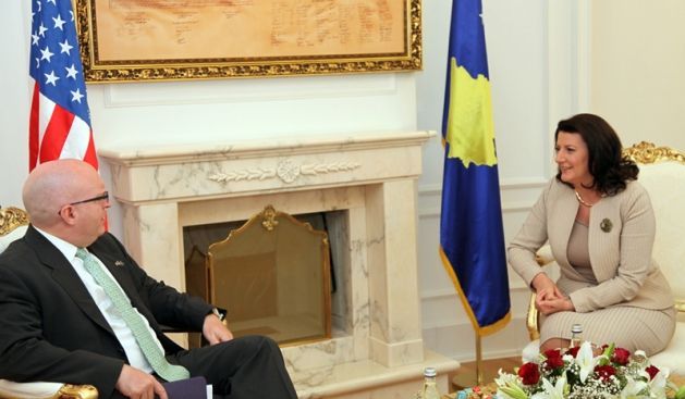 Jahjaga ve Reeker Brüksel Anlaşmasını Görüştü