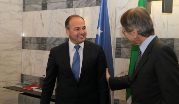 Hoxhaj da Masrafçı Bakanlar Kafilesinde
