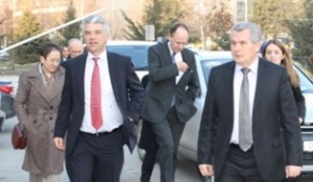 Lamdsdorff: Ekonomik Durum Kuzeyde Sorunları Kışkırtıyor