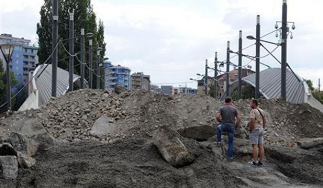 Mitroviça'da Barikatların Kaldırılacağı Tarih Henüz Belli Değil