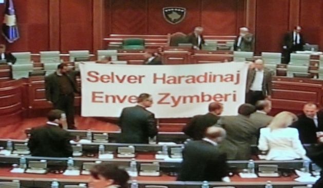 Vetëvendosje Protestosu Meclisin Çalışmalarını Durdurdu