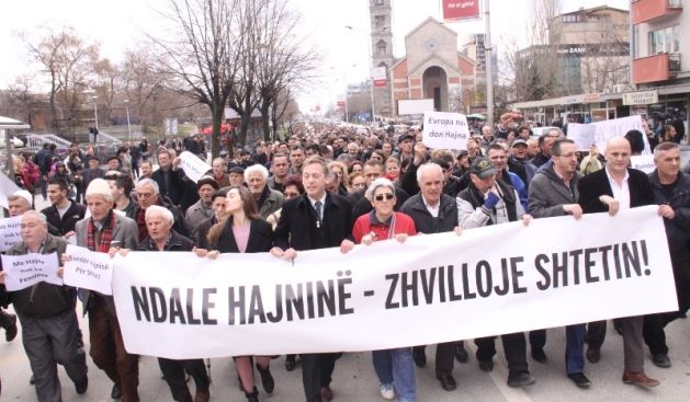Hırsızlığa Karşı Yürüyüşte Binlerce Protestocu