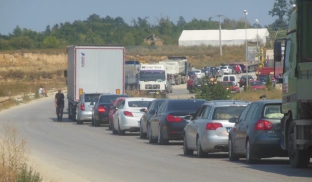Merdare ve  Dheu i Bardh'da Yeniden Araç Kuyrukları