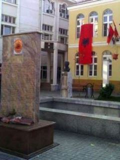 Selimi ve Hasani, Preşova'da Silahlı Çatışmayı Dışlamıyorlar