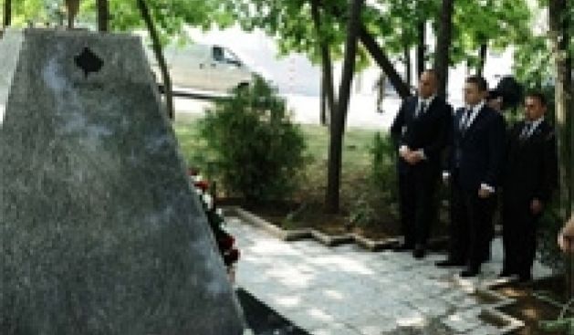 Haradinaj'dan Hayatını Kaybeden KFOR Askerlerine Saygı Duruşu
