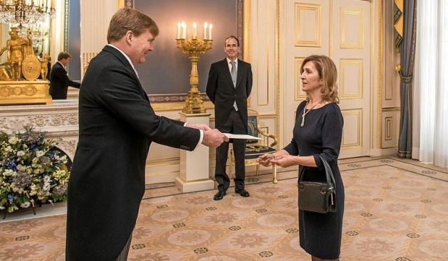 Dobruna Hollanda Kralına Güven Mektubunu Sundu