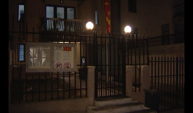 Priştine'de Makedonya Büyükelçiliğine Saldırı