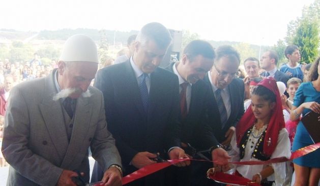 Başbakan Thaçi'den Öğretmenlere 50% Zam Vaadi