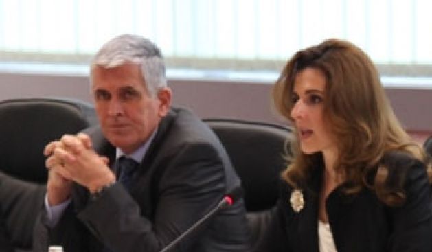 Bakanlar Çitaku ve Rexhepi,  Parise Gittiler