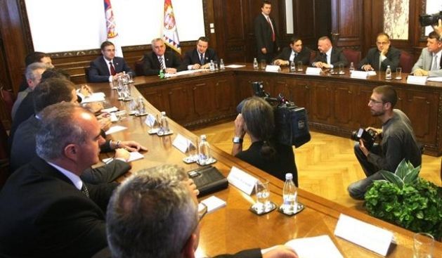 Sırplar Seçimlere Çıkıyor,  Ancak "Daha Bazı Ek Bilgiler" İstiyor