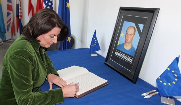 Jahjaga EULEX Yas Defterini İmzaladı