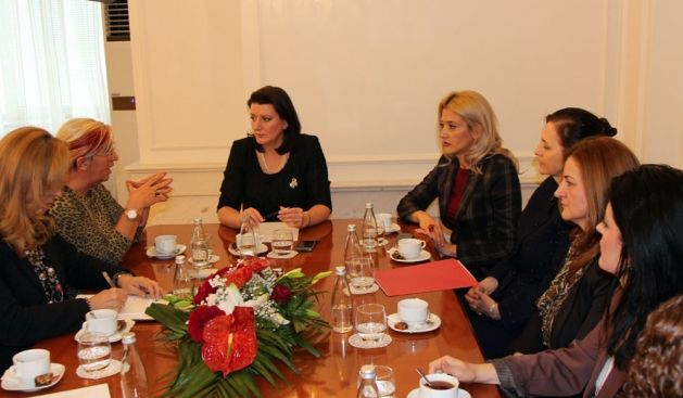 Jahjaga, Ekonomide Kadınlar Birliği Heyeti İle Görüştü
