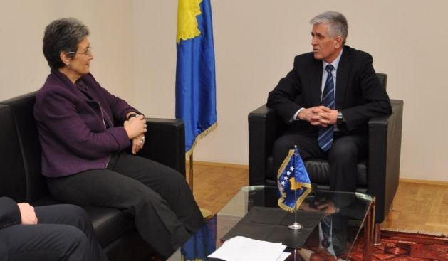 Lunaçek, Yolsuzlukla Mücadelede Bakan Rexhepi'yi Teşvik Etti