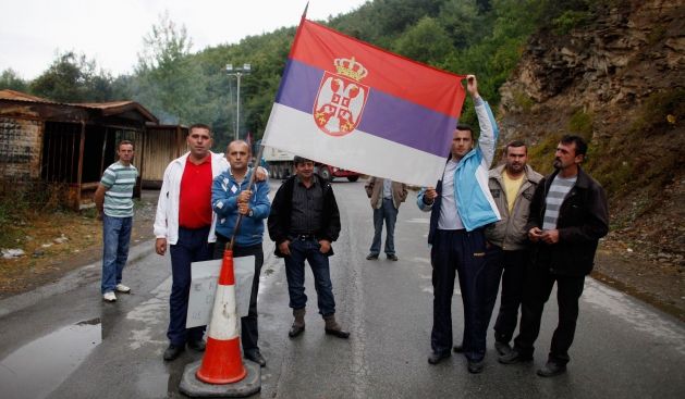 Bir Grup Sırp, Kuzeyde EULEX Araçlarına Yol Vermedi