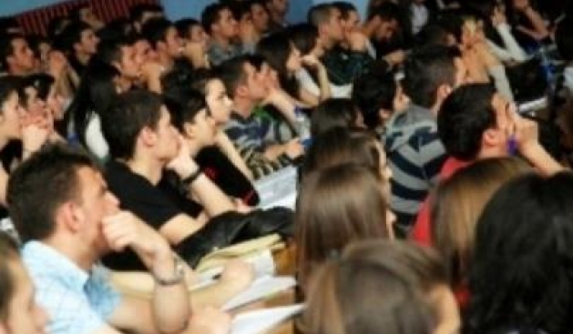 Priştine Üniversitesinde Ders Yılı 15 Hazirana Kadar Sürecek