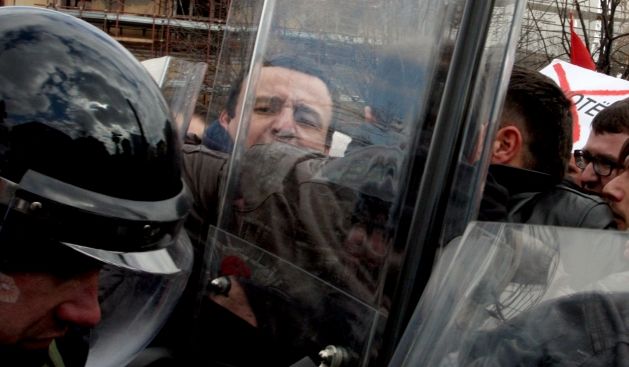 Vetëvendosje Güne Protestolarla Başladı