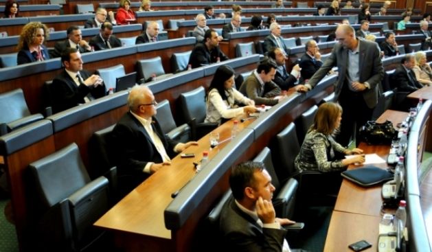 Ayda 4.000 Avro Alan Milletvekilleri